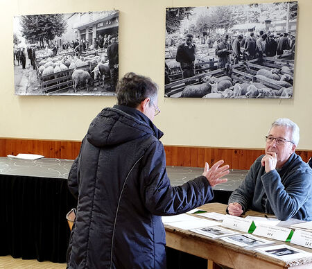 Photographie de Joël Arpaillange avec son exposition