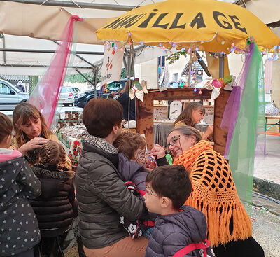 Photographie du stand de maquillage pour les enfants